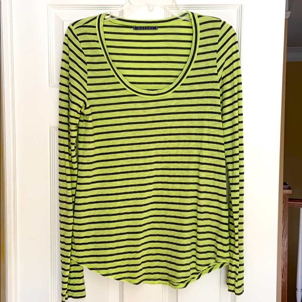 Ladies green/black tee